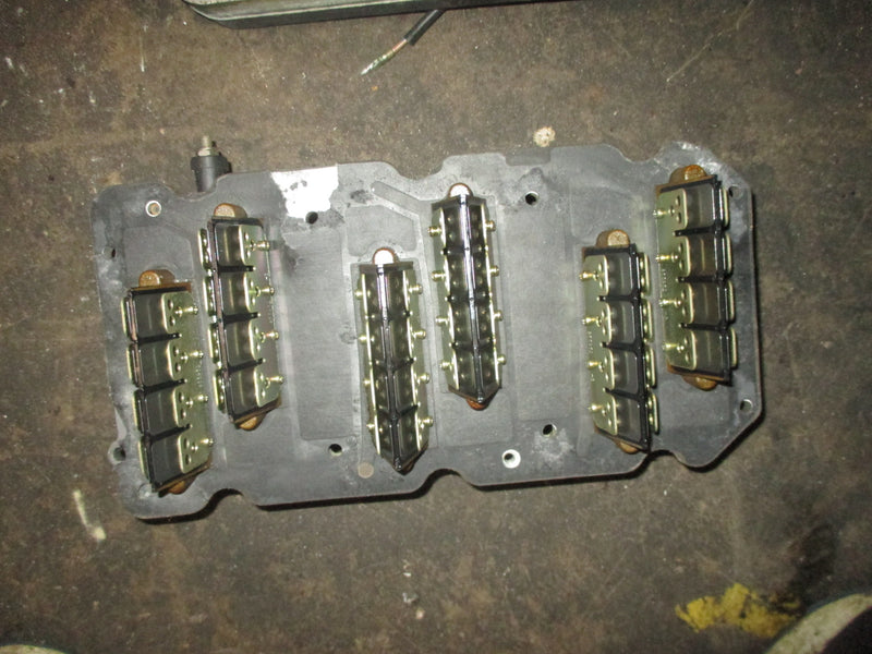 Mercury 150hp 2 Stroke 2.5L outboard Intake Manifold and Reeds (828275-C)