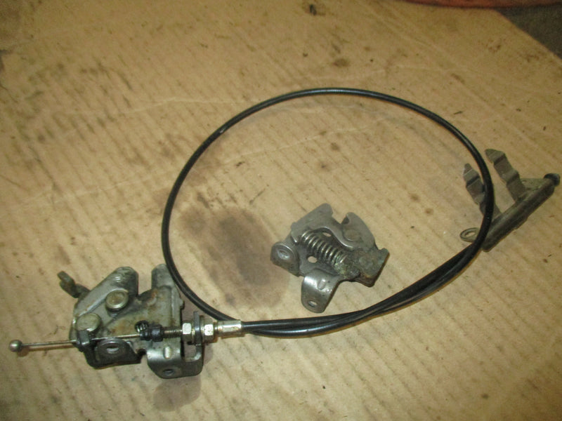 Yamaha 225hp 2 stroke Precision Blend outboard cowling latch set (6R3-42824)