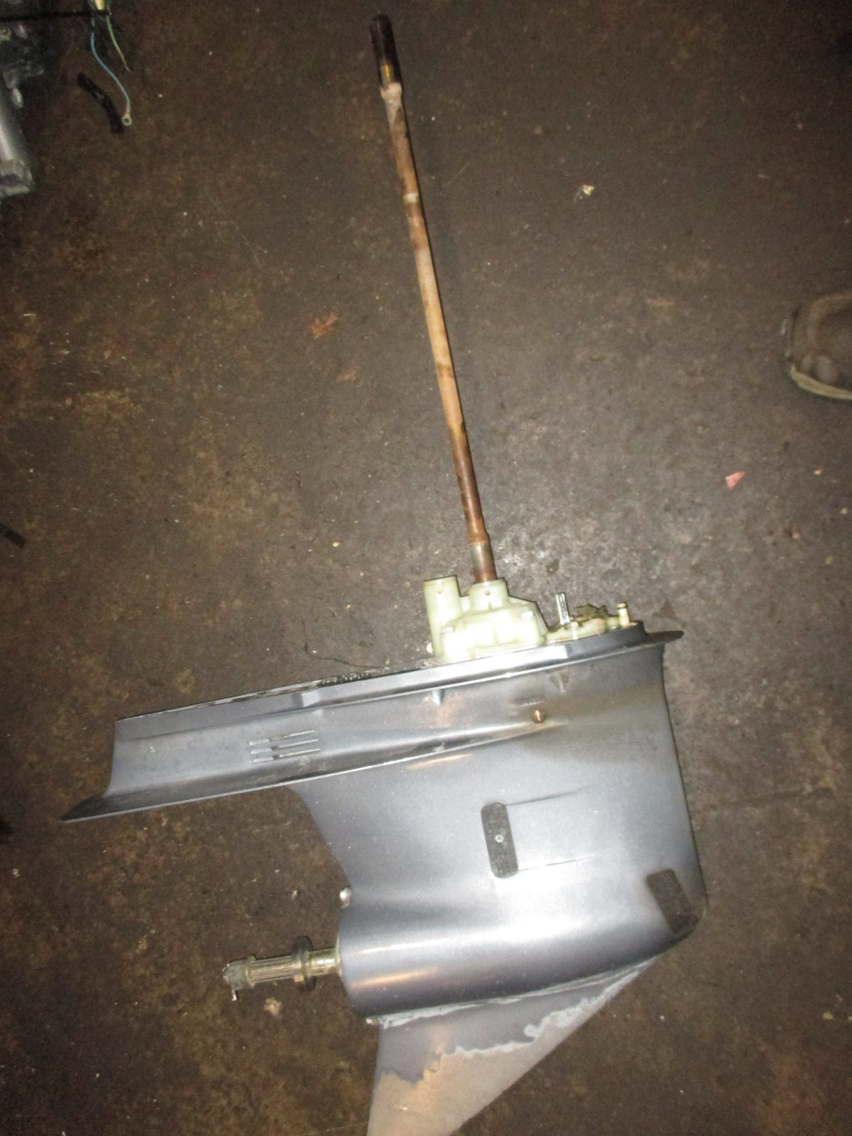 Yamaha 4.2L 300hp outboard 25 inch shaft lower unit standard rotation