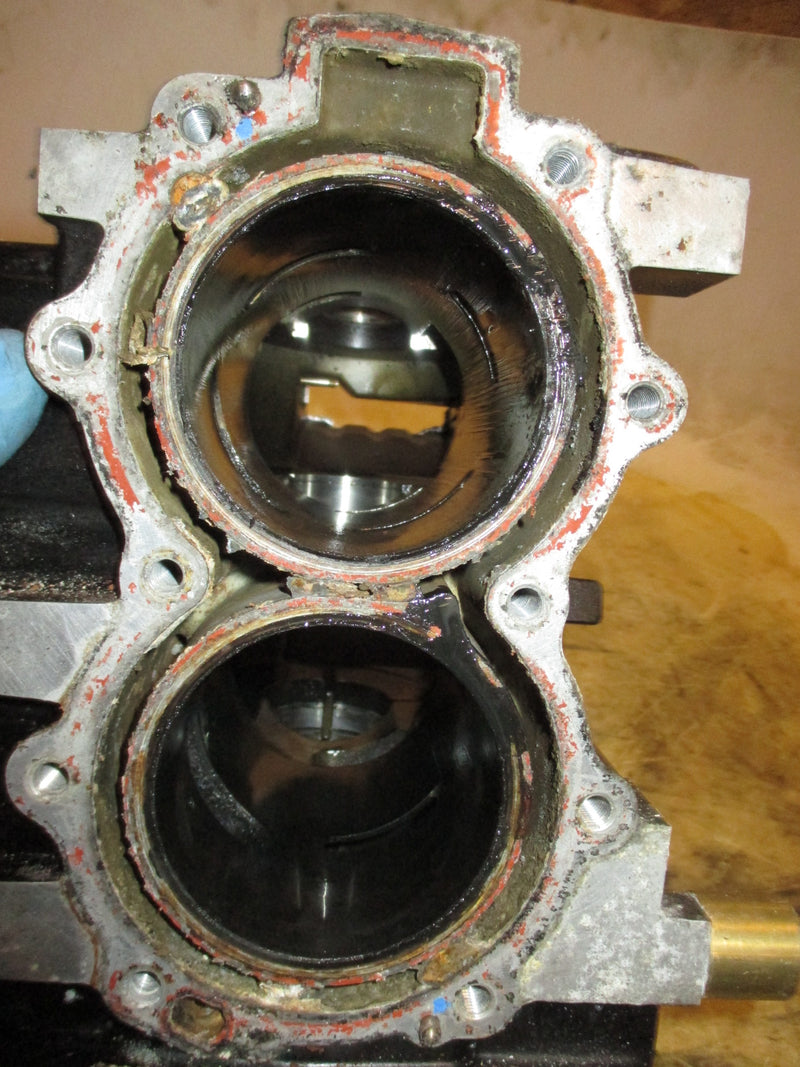 Evinrude ETEC 25hp outboard crankcase block (353115) SOLD AS IS