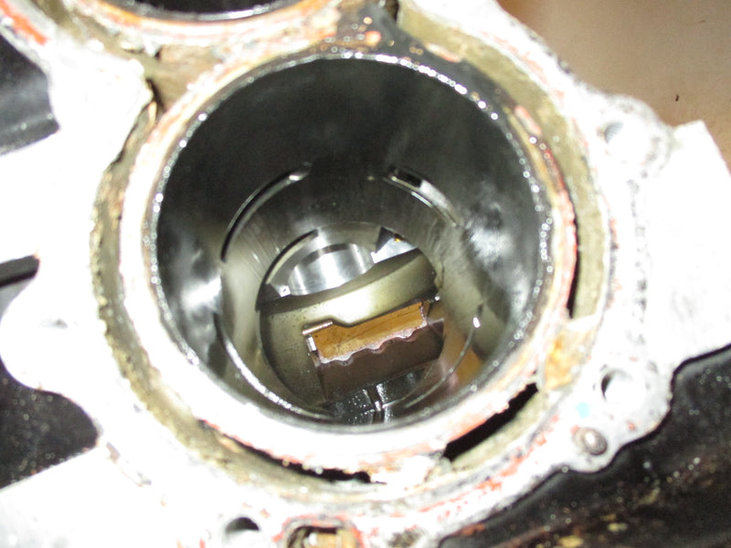 Evinrude ETEC 25hp outboard crankcase block (353115) SOLD AS IS