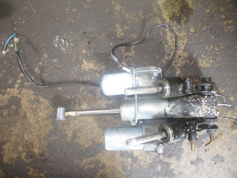 Yamaha 225hp 4 stroke outboard tilt trim unit 69J-43800-01-4D