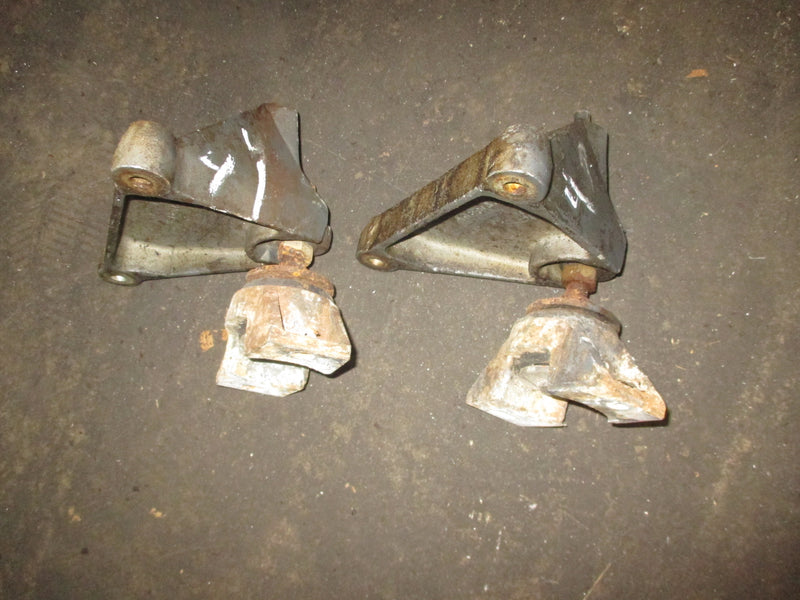 OMC I/O small block chevy 4.3L/5.0L/5.7L engine mount set 913463