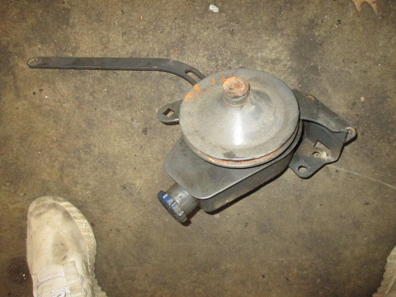 OMC I/O 4.3L/5.0L/5.7L power steering pump with upper and lower mounts