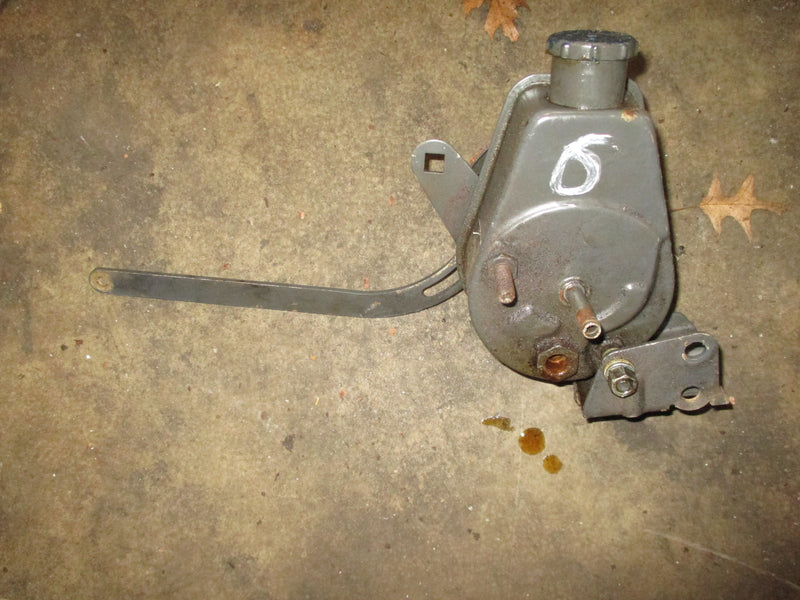 OMC I/O 4.3L/5.0L/5.7L power steering pump with upper and lower mounts