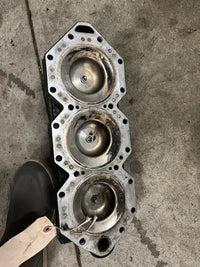 Load image into Gallery viewer, Johnson 150hp 2 stroke outboard cylinder head (337548) NO THERMOSTAT
