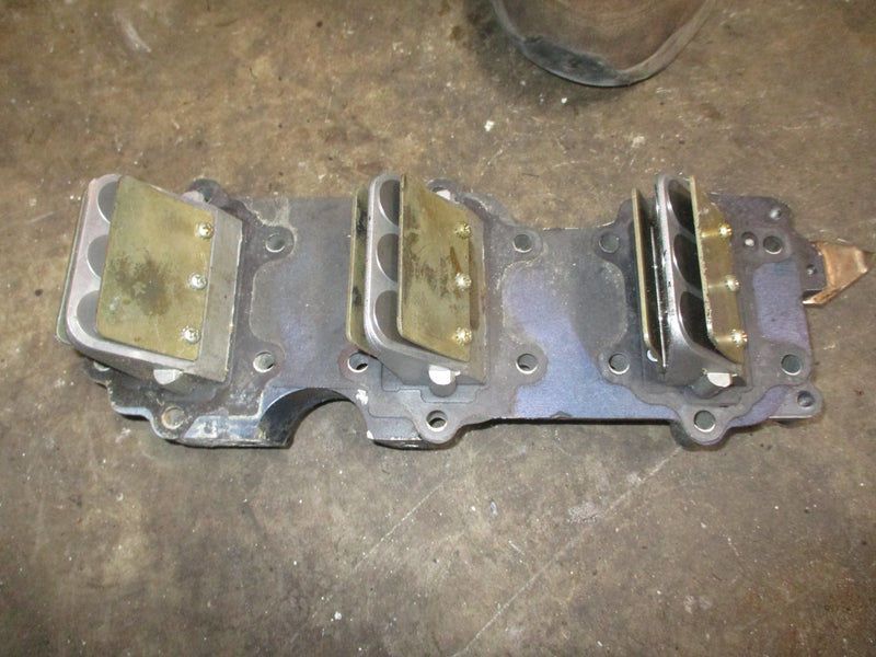 Evinrude 70hp 2 stroke outboard intake manifold with reeds (323689)