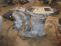 Load image into Gallery viewer, Johnson 200hp 2 stroke outboard 25" mid section
