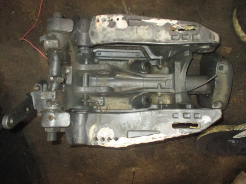 Yamaha 115hp 4 stroke outboard swivel bracket (64E-43311-2D-8D)