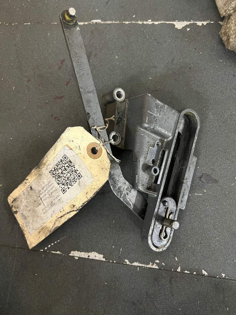 Yamaha 115hp 4 stroke outboard shift bracket 68V-44117-00-00