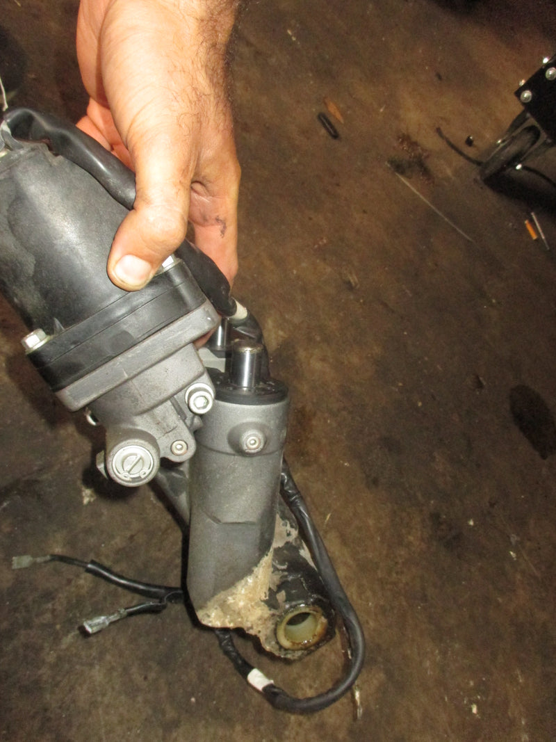 Yamaha 200hp 4 stroke 4 CYL outboard Tilt Trim Unit