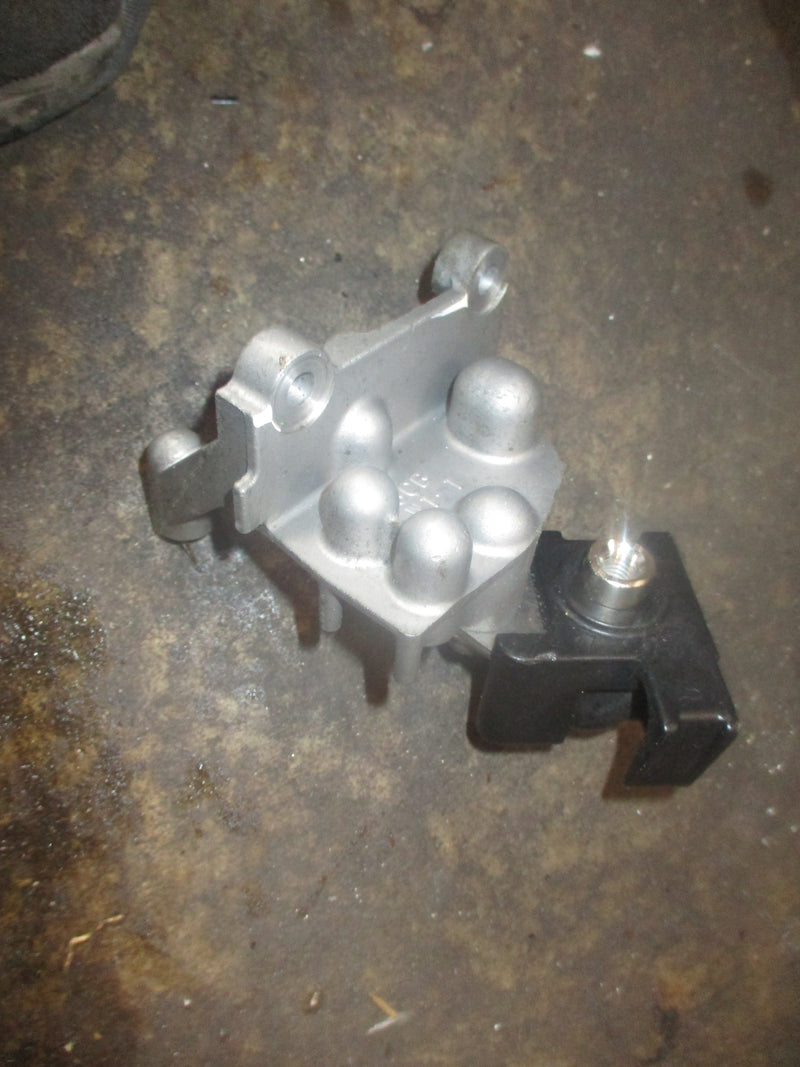 Yamaha 250hp 4.2L 4 stroke outboard battery post