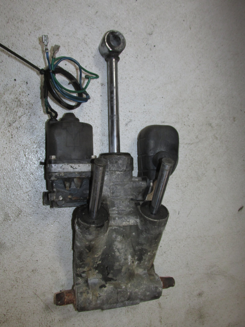 Evinrude 115hp 60 Degree 2 Stroke Outboard Tilt Trim Unit