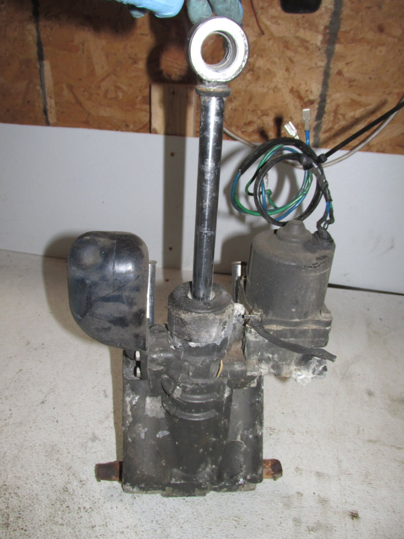 Evinrude 115hp 60 Degree 2 Stroke Outboard Tilt Trim Unit