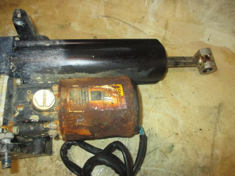 Yamaha/Mercury 90hp 4 stroke outboard tilt trim unit