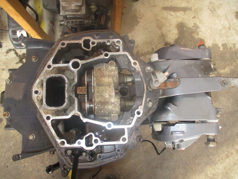 Yamaha 250hp 4.2L 4 stroke outboard 25" shaft mid section