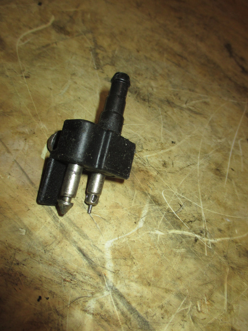 Suzuki DF70 70hp outboard fuel connector (65720-986B0)