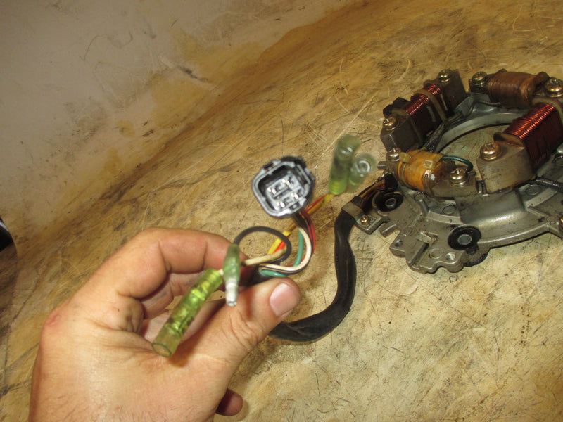 Suzuki DT90 90hp outboard stator / timer base (32101-87E10)
