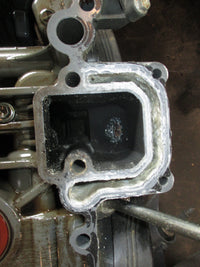 Load image into Gallery viewer, Suzuki DF115 115hp outboard 25" midsection (older style exhaust)
