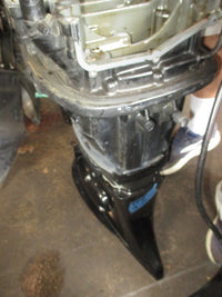 Load image into Gallery viewer, Suzuki DF115 115hp outboard 25" midsection (older style exhaust)

