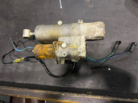 Load image into Gallery viewer, Yamaha 115hp 4 stroke outboard tilt trim unit 6EK-02
