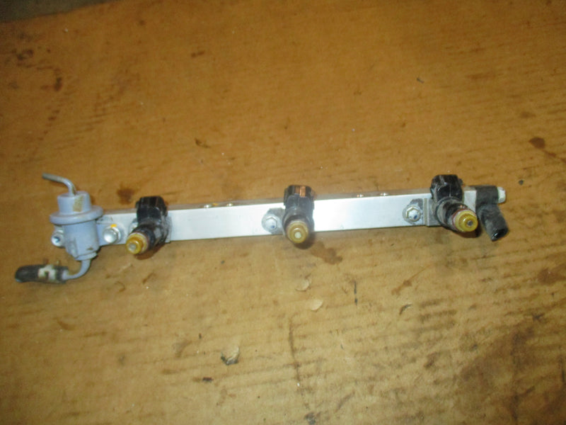 Honda BF225A 225hp 4 stroke outboard fuel rail and injector (16450-ZY3-013)