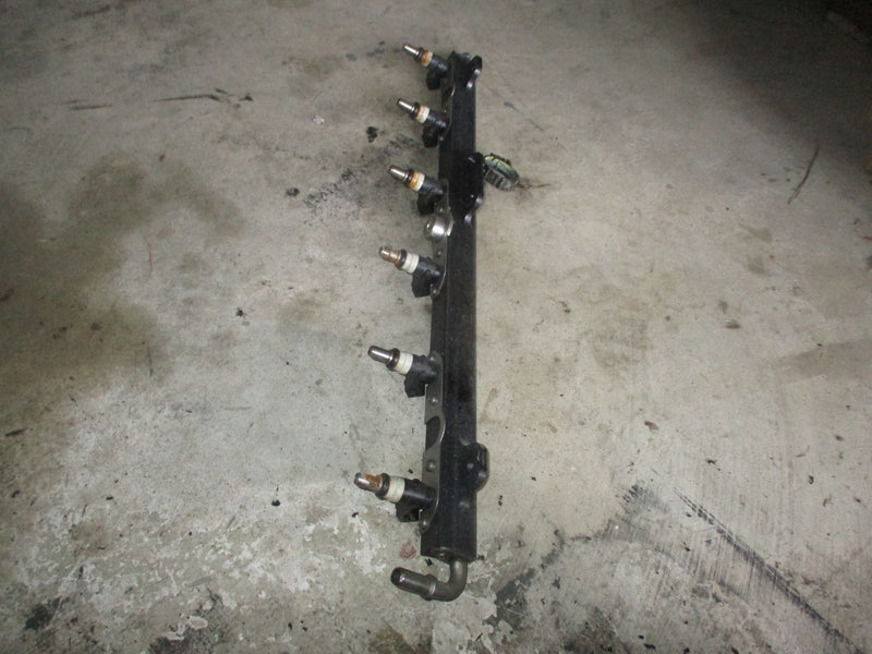 Mercury Verado 225hp 4 stroke outboard fuel rail and injector set (892811-001)