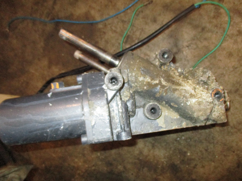 Yamaha 250hp 3.3L 4 stroke outboard tilt trim unit 69J-43800-01-4D