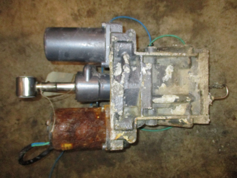 Yamaha 250hp 3.3L 4 stroke outboard tilt trim unit 69J-43800-01-4D