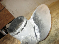 Load image into Gallery viewer, Evinrude 140hp 2 stroke outboard aluminum propeller (15x17) (391200)
