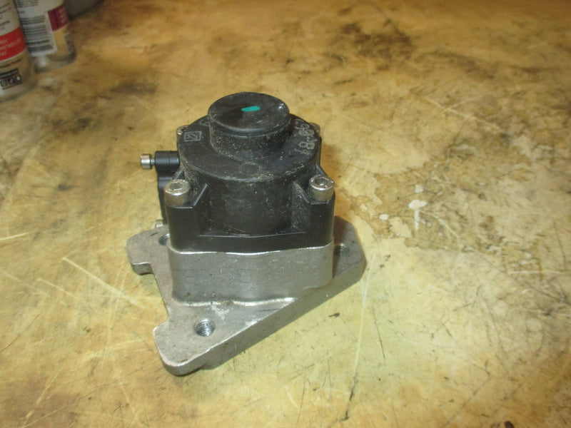 Mercury 135hp Optimax 2 stroke outboard oil pump (885814)