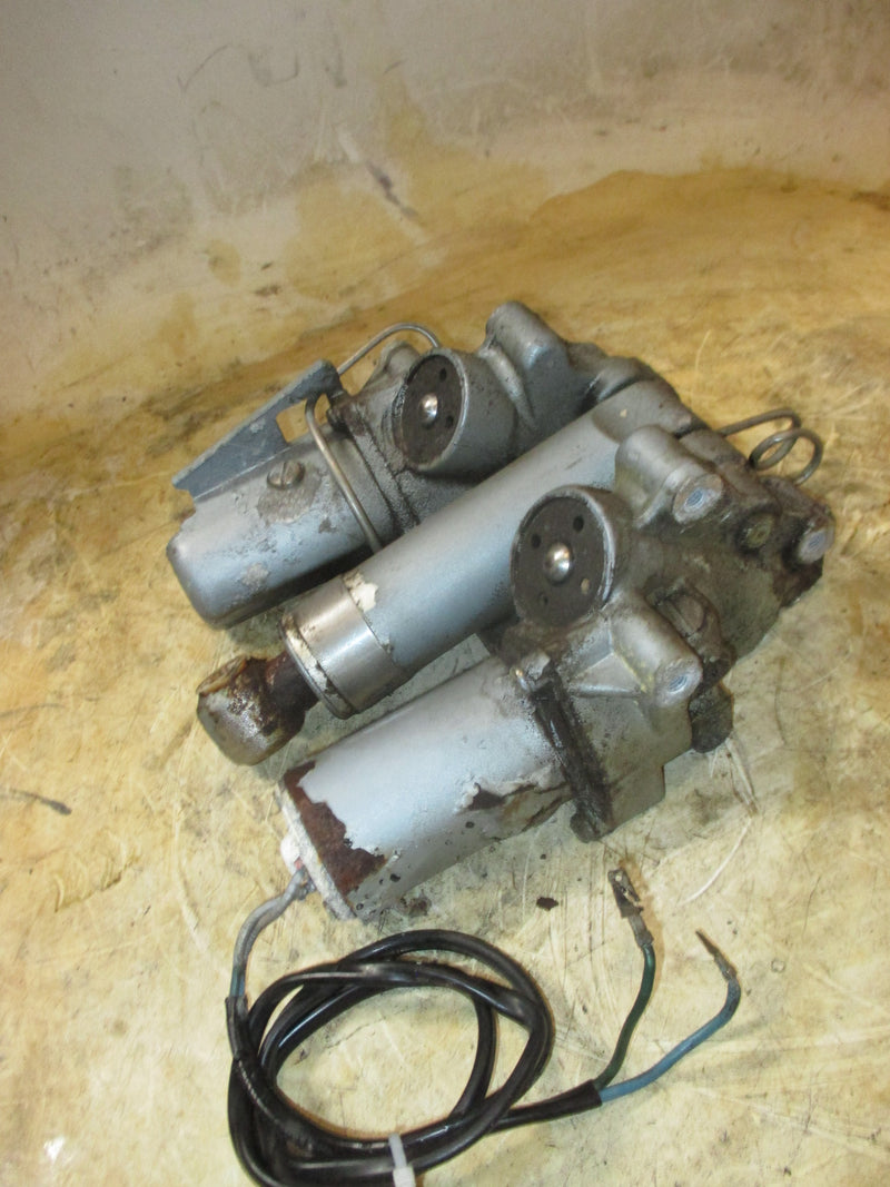 Evinrude 140hp 2 stroke outboard tilt trim unit SOLD AS IS (1328718)