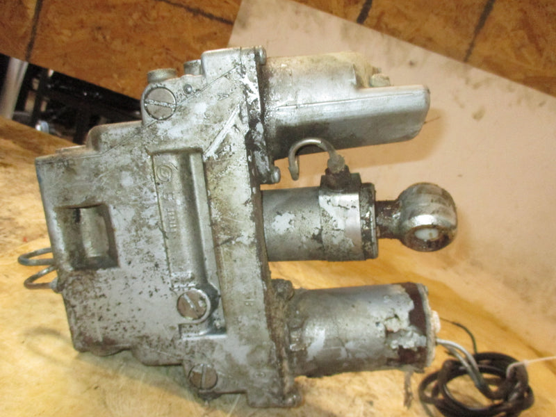 Evinrude 140hp 2 stroke outboard tilt trim unit SOLD AS IS (1328718)