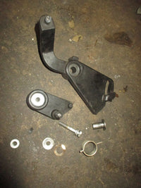 Load image into Gallery viewer, Yamaha 115hp 4 Stroke outboard Throttle Bracket (68V-42154-00)
