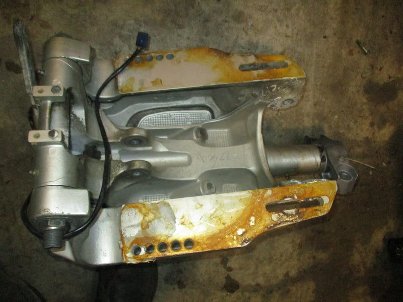 Honda BF225A 225hp 4 stroke outboard swivel bracket (50100-ZY3-610)