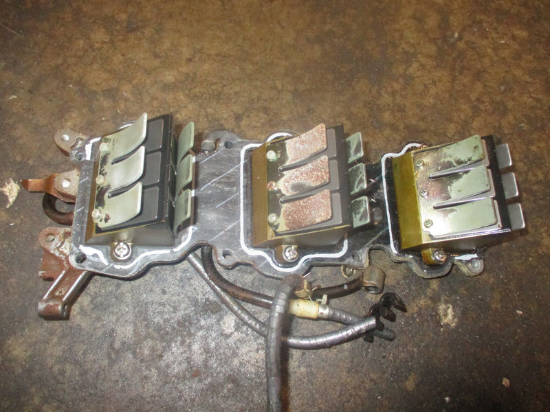 Yamaha 70hp 2 stroke outboard intake manifold w/ reeds (6H3-13641-13-94)