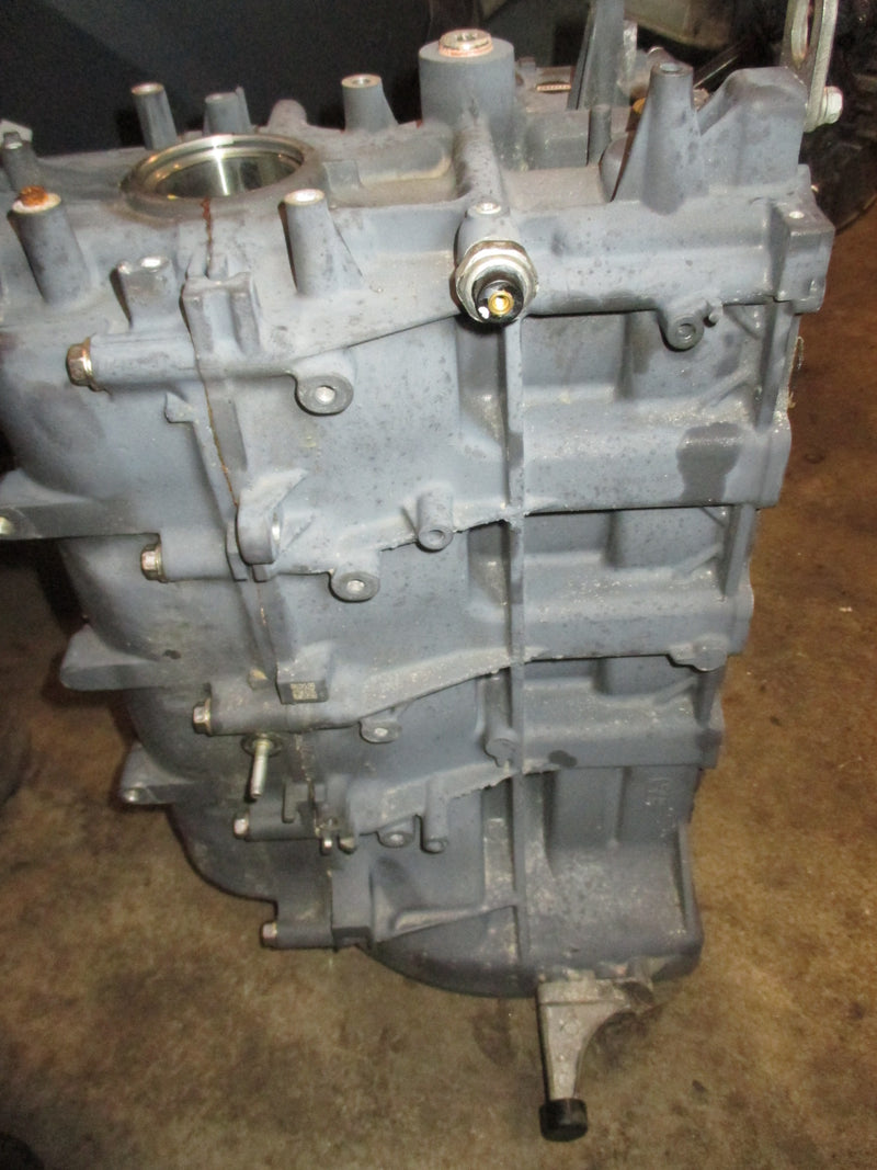 Yamaha 115hp 4 stroke outboard crankcase block (67F-04) #2