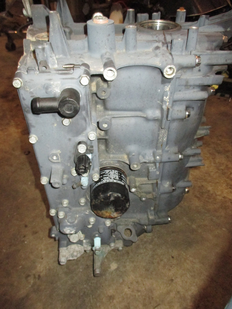 Yamaha 115hp 4 stroke outboard crankcase block (67F-04) #2
