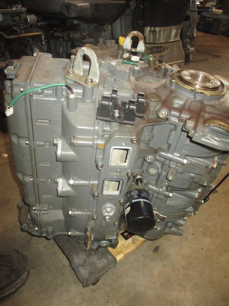 Suzuki DF225 225hp 4 stroke outboard crankcase powerhead