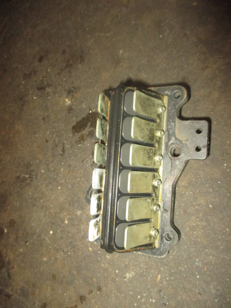 Mercury Mariner 20hp 2 Stroke outboard Intake Manifold and Reeds (14112)