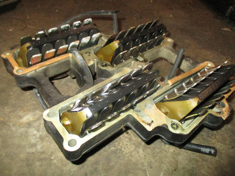 Johnson 140hp 2 stroke outboard intake manifold w/ reeds (33800-3)