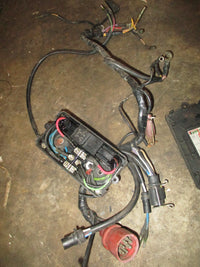 Load image into Gallery viewer, Johnson 140hp 2 stroke outboard junction box w harness (584179)
