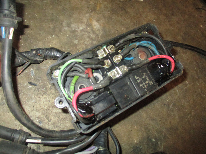 Johnson 140hp 2 stroke outboard junction box w harness (584179)