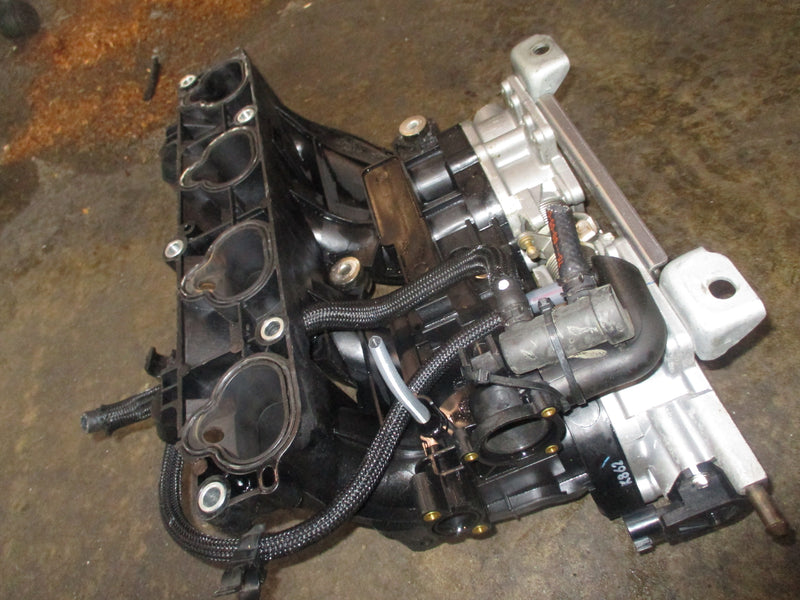 Yamaha 150hp 4 stroke outboard intake manifold w throttle body (63P-13641-00-00)