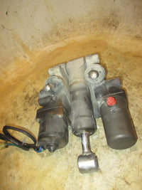 Load image into Gallery viewer, Suzuki DF225 225hp 4 stroke outboard tilt trim unit
