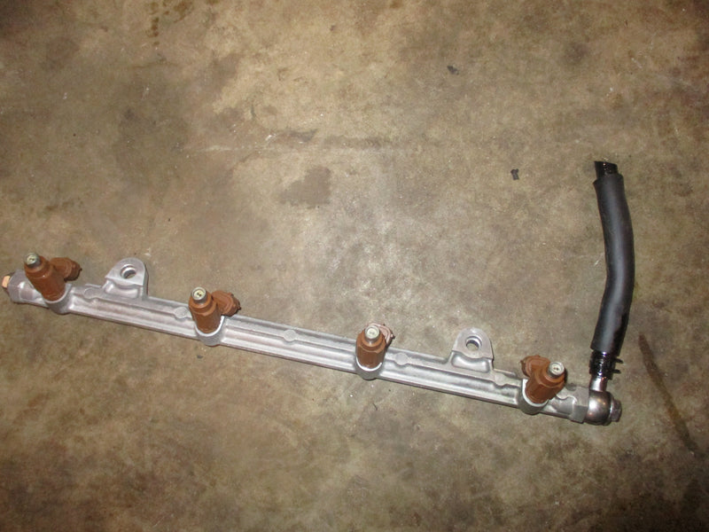 Suzuki DF150 150hp outboard fuel rail and injector set (15751-96J00)
