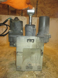 Load image into Gallery viewer, Suzuki DF225 225hp 4 stroke outboard tilt trim unit
