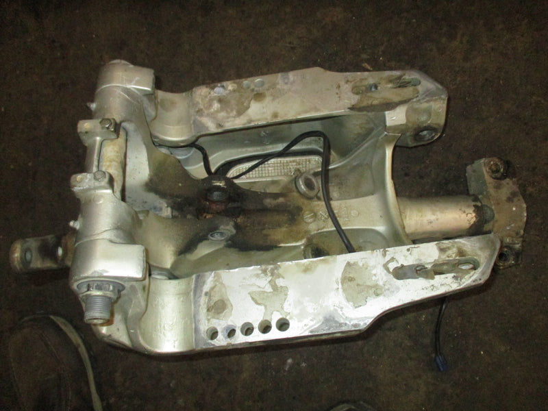 Honda BF225 outboard swivel bracket