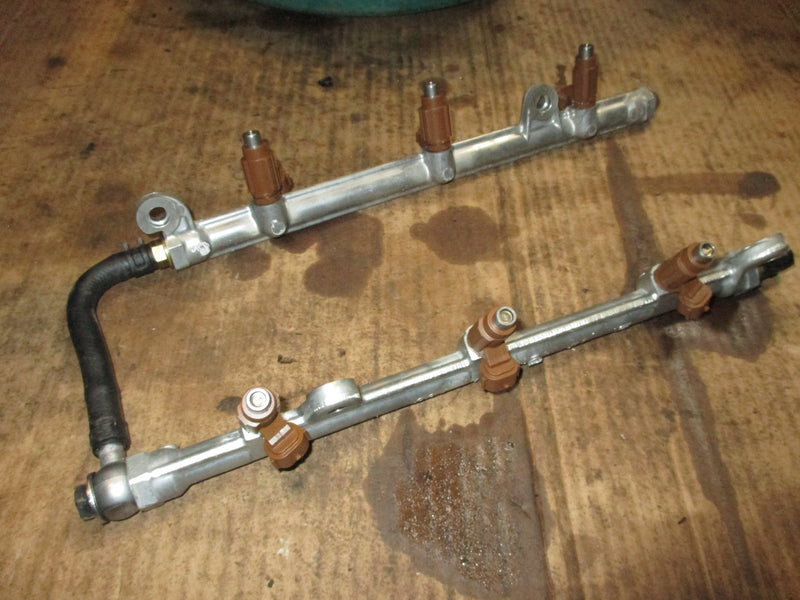 Suzuki 250hp 4 stroke outboard fuel rail and injector set (15710-93J00)