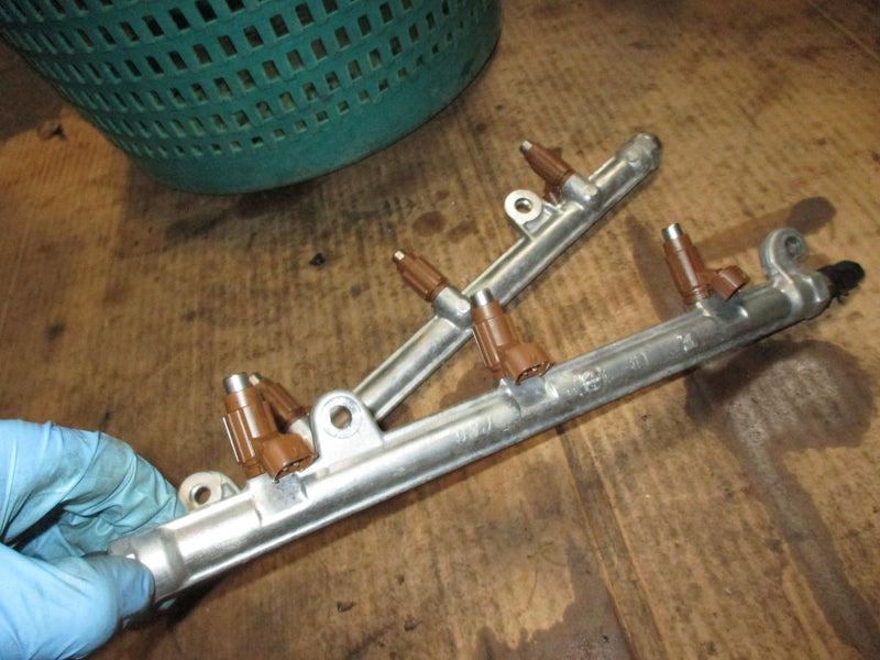 Suzuki 250hp 4 stroke outboard fuel rail and injector set (15710-93J00)